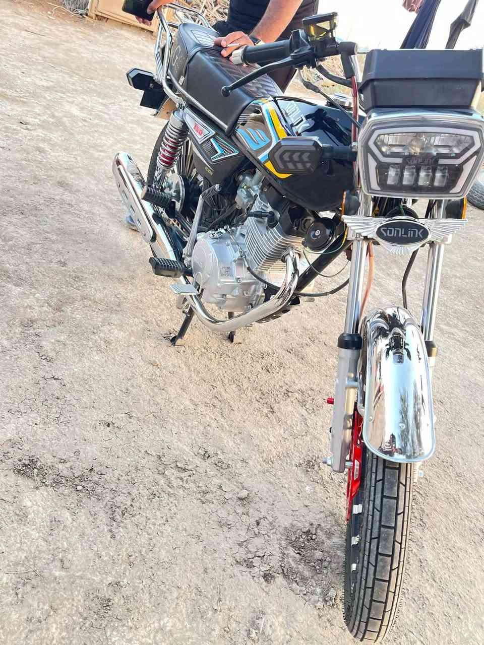 سلام عليكم  دراجه سيفان للبيع موديل 24 شكل 25 مكفوله كفاله عامه أوراق استفسار اتصال 📞 على رقم ***********
