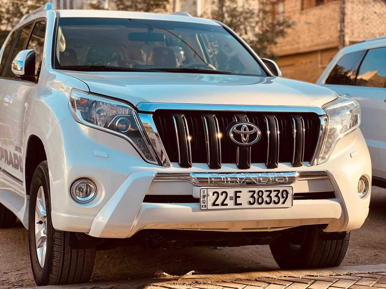 سلام عليكم برادو رقم اربيل موديل 2014
4 سلندر 7 راكب داخل جلد مغلف 
بيه صبغ دعاميات وبيه اثر شخوط
السيارة هزه جديده بااسمي جاهزه من كل النواحي كير محرك صدر طخم تاير العنوان بغداد
السعر 23500
يعني دفترين و35ورقه‬
موبايل ***********
