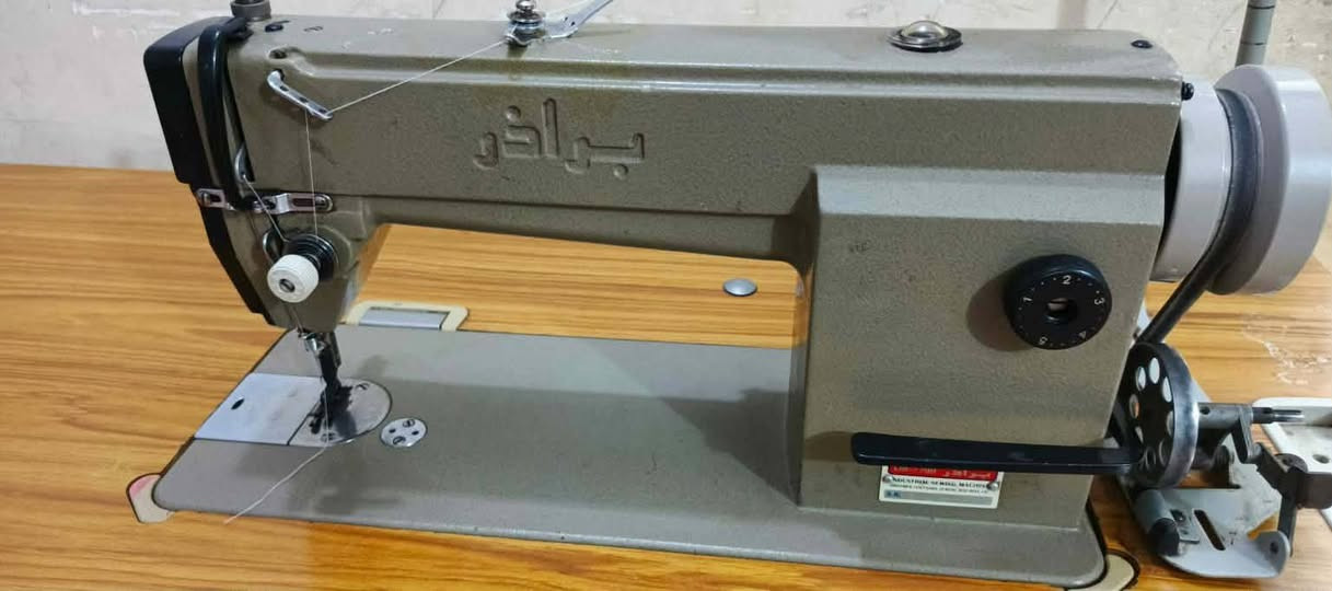 مكينه لبيع نضافه 100ب100مكان نجف سعر 300جديده ياباني برذر صناعي جديده ***********
