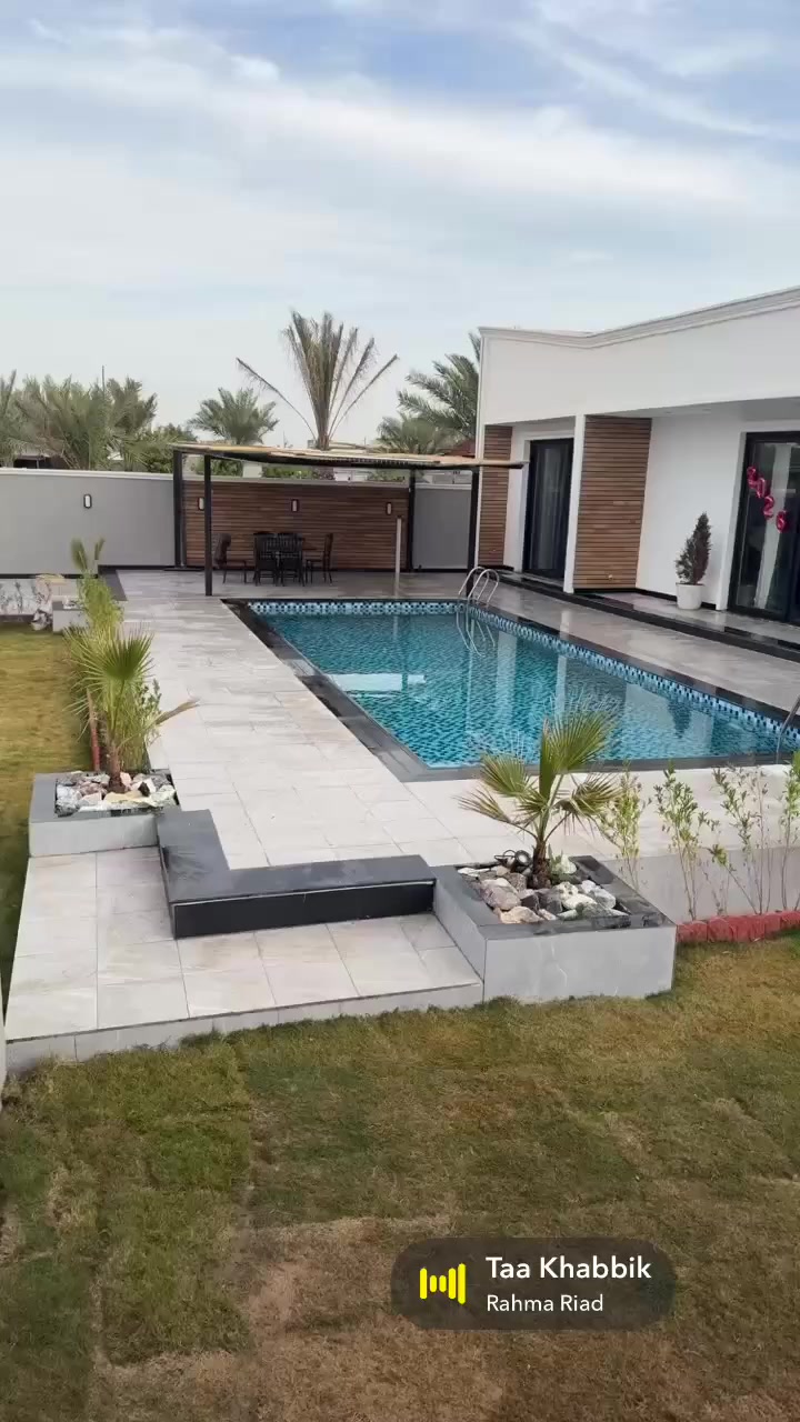 مزرعة رامي ستار ⭐️ للأيجار اليومي 
موثقة بتطبيق اجرلي 

متوفر الاربعاء صباحي ومسائي 
والخميس صباحي ومسائي

للستفسار الاتصال 
***********
