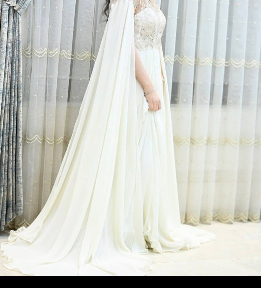 السلام عليكم حبيبتي
عندي هذا فستان عقدي وياه شال نفس التطريز
موديله يجنن ودبل كلوش لون اوف وايت يلبس ٣٦-٣٨
لابسته على كد العقد بس لان وياه فستان ثاني
اريده ب١٢٠ واليعجبها ان شاء الله ما نختلف عالسعر
التريده تدخلي خاص


**إذا كنت صاحب هذا الإعلان وتريد حذفه لأي سبب، رجاءا أرسل رسالة إلى الدعم الفني**