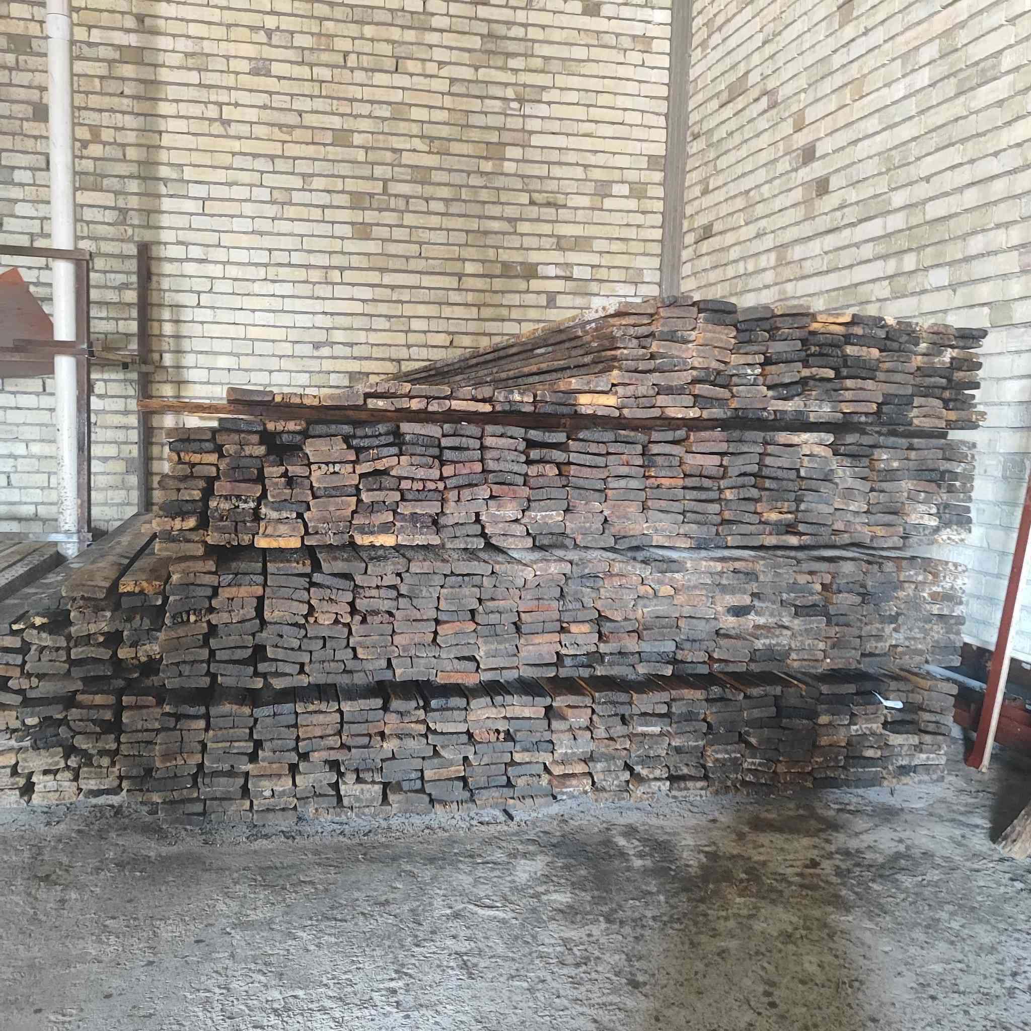 سير 3*3 وسير 2*4 وسير 4*4 ولوح وبلاويد مستعمل للبيع جميع القياسات متوفر لدينا العنوان بغداد *********** / ***********
