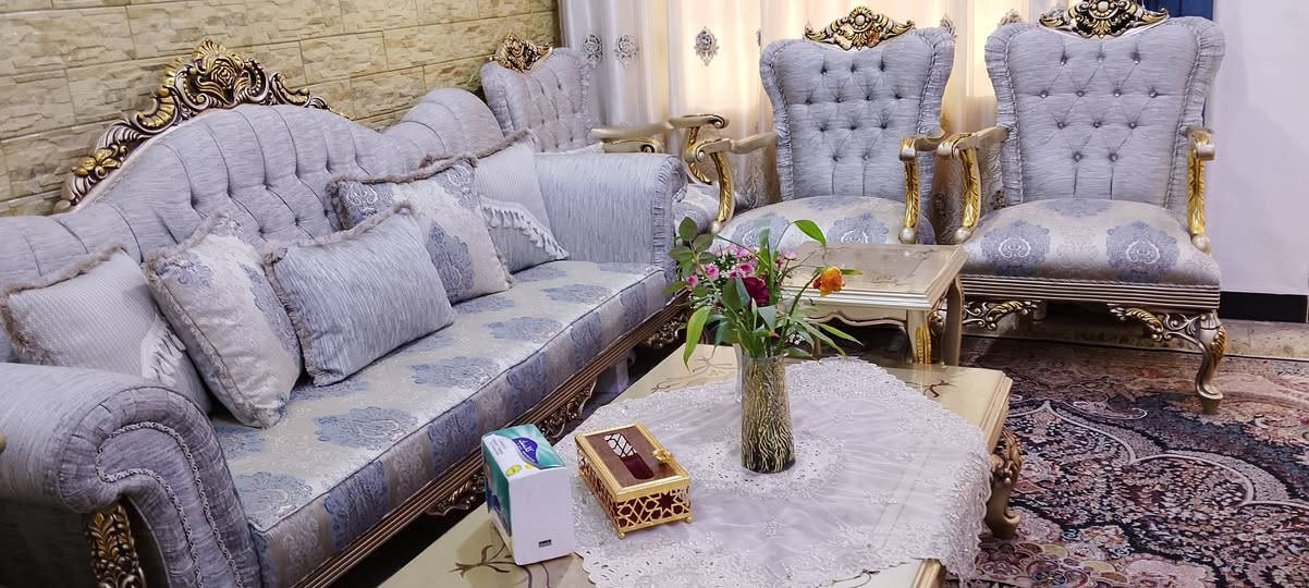 تخم ملكي للبيع 🚨.
نظيف جدا.
سعره : 1250 واحد وربع بي مجال🔥.
تفاصيل:  2 كبار و4 صغار وطبله كبيره و2 صغار وتخم تغطيه جراجف.  
تواصل:  ***********
