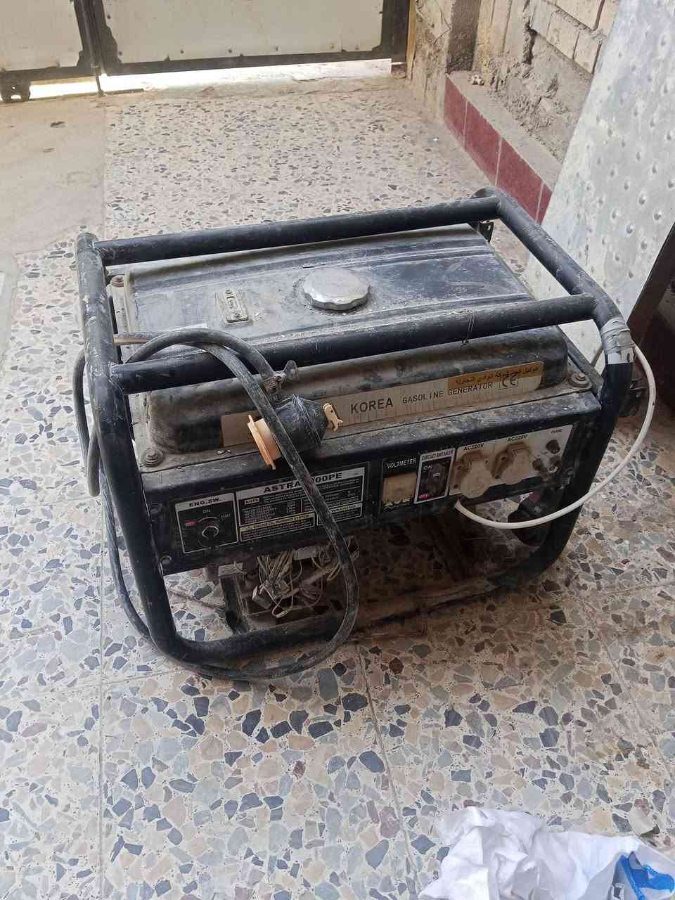 السلام عليكم عندي مولدات 2 وحده 2ونص كيفي اريدهه 150 الف 
والثانيه 5 كيفي وتشتغل غاز وبانزين اريدهه 250 الف الي يريد يتصل ***********
