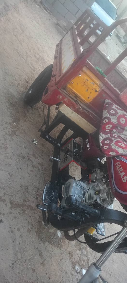سلام عليكم ستوته دوات محرك كايم مكفوله من بوكه ضغيره جديده يدات دكم جيب باتري وشغل سلف  سعر 600وبيه مجال عنوان بصره دور شرطه يم مجمع سبع سنابل ***********
