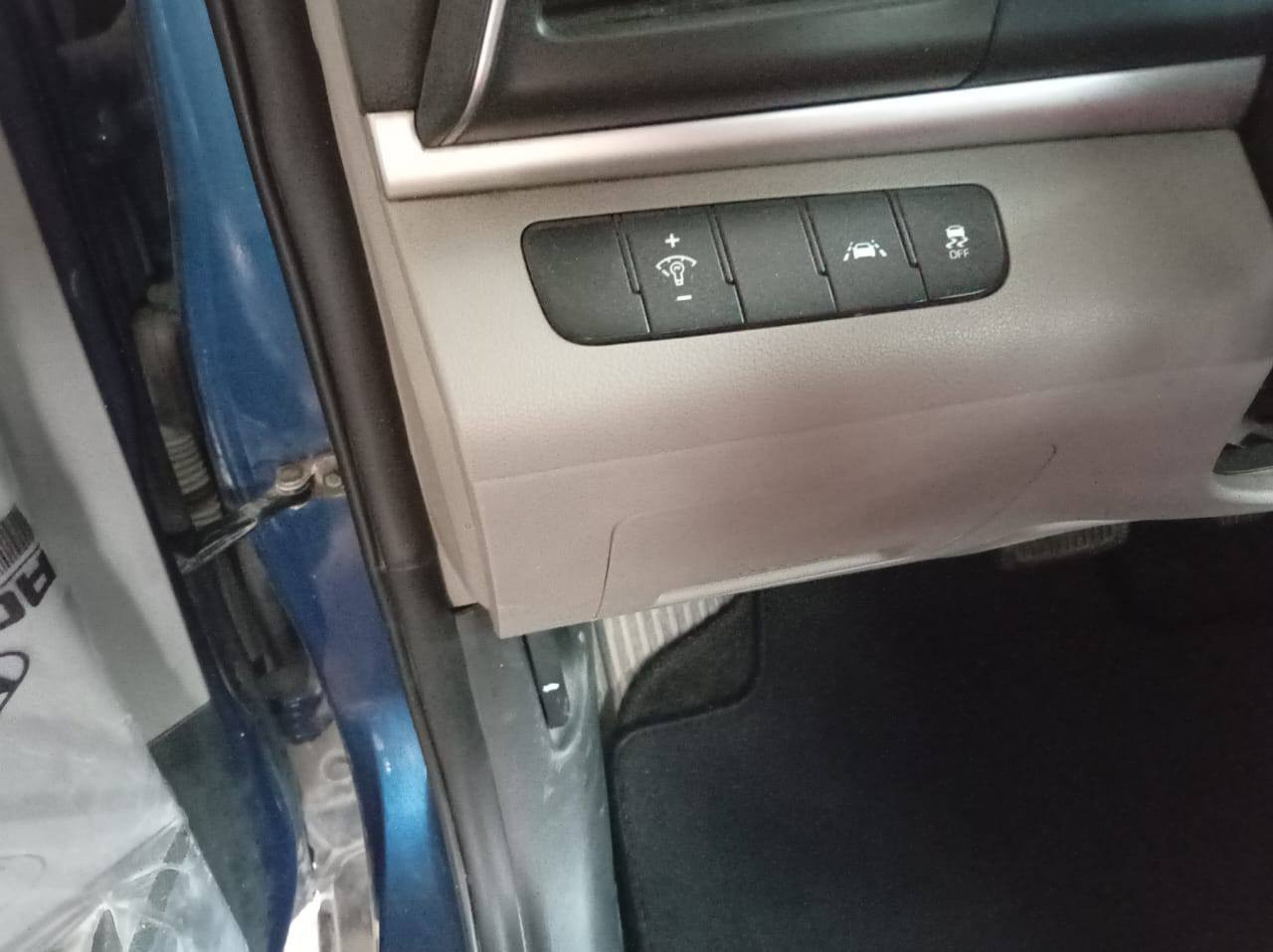 سلا عليكم عندي الانتره موديل 2020وارد امريكي بيه تبديل جاملاخ امامي وباب السكن وبيه بنيت إبدال كير أبدل اي تي مكينه 2000 السياره مال معاوقين مطلاوبه اربع اشهر اتفك السعر 128 انتلو على هذه الرقم ***********
