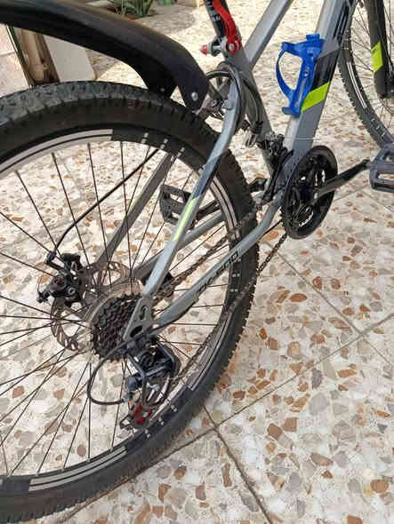 باسكل MTP ماركة BDF
***********
حجم ٢٦ لون سلفري تبديلات امامي ٣ و خلفي ٧
السعر ١٢٠ و بي مجال 
الباسكل جديد و غير مستخدم مع كافة ملحقات لايت و بك لايت و حقيبة . 
مكاني ناصرية حي الرافدين قرب مستشفى المعوقيين
