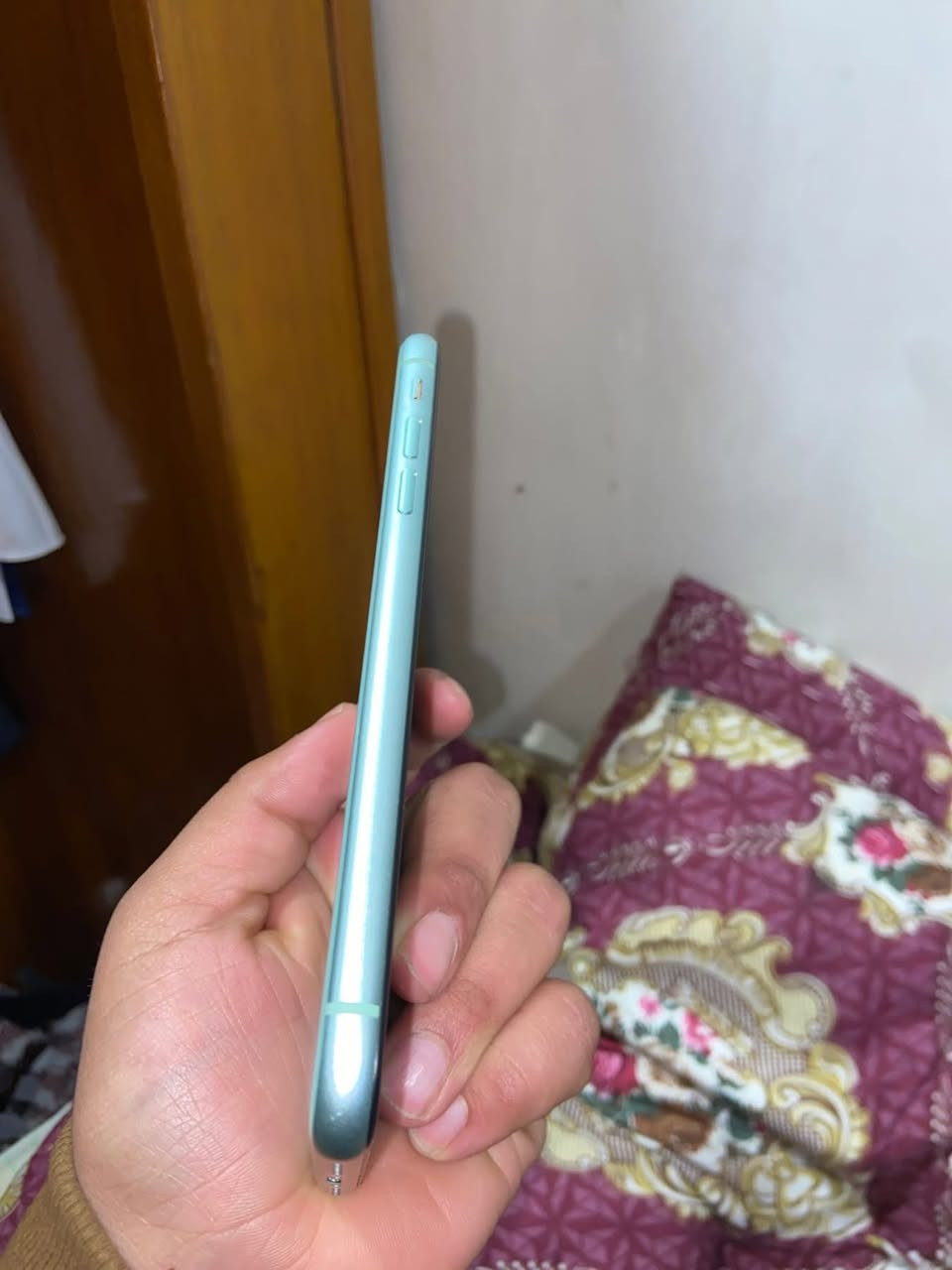 سلام عليكم ١١عادي للبيع جهاز نظيف فقط مستبدل شاشة اصلية شرططط ول فيس إيدي متوقف بطارية ٨١ذاكرة ١٢٨جهاز جديد سعر200وبي مجال قليلل مكاني حي اور رقم ***********
