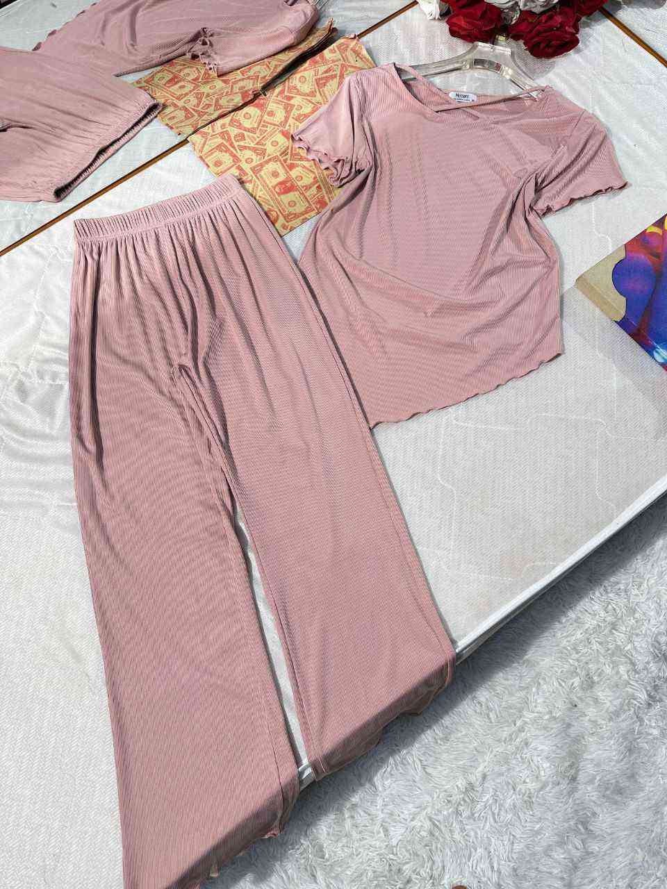 تراك بيتي قطعتين يجنن

الخامه قطني ليكره

القياس فري سايز يلبس من وزن ٤٠ الى ٧٠

متوفر خدمه توصيل لجميع المحافظات. بغداد, العراق


**إذا كنت صاحب هذا الإعلان وتريد حذفه لأي سبب، رجاءا أرسل رسالة إلى الدعم الفني**