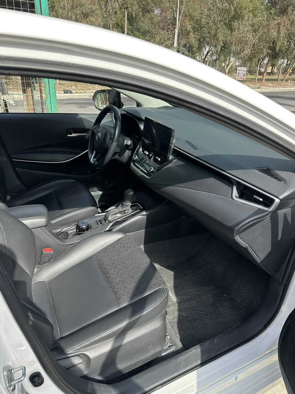 كورلا هايبرد 2024
المواصفات المعروفه 
ماشيه 38
السياره خير من الله 
مكفول من البارد والصبغ 
بيه تكحيلات بسيطه بل دعاميه 
السياره ب145 وبيه مجال بسيط 
***********
