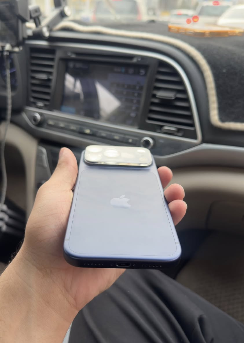 السلام عليكم
ايفون 17 pro max للبيع 
نظافة 100 
بطارية 100 
عدد مرات الشحن 78 
الجهاز esim  شريحة الكترونية 
كامل ملحقات موجوده شاحنة وكارتونه وكفر 
وبي لزكة حماية للشاشه وللكامره 
مكاني بغداد الدورة 
السعر مليون و 825 الف 
للتواصل 
خاص او على الرقم 
*********** 
واتس متواجد ايضاً
