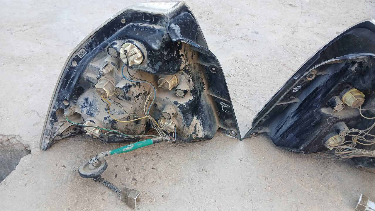 اصليات وليس تجاري لايتات اصليات لاكسر ولا فطر  (٧٥)
بك لايت اصليات كاملات مع الفيش (٨٠) الف  مكاني الكوفه ***********
