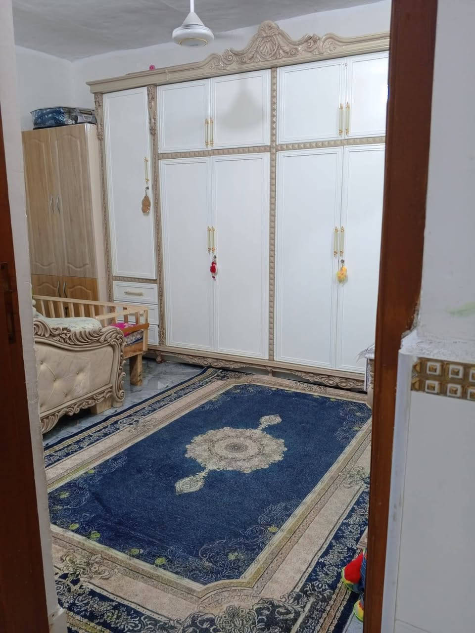 معروض لدينا للبيع 
دار سكني خلفي 100م بناء نظيف 
مكون من غرفه وصاله ومطبخ واستقبال  صحيات
الطابق الثاني غرفه واحده كبيره
الصالحية قرب قاهر الاسعار 
السعر 120 مع المجال ، للإستفسار 📞
*********** او مراجعة المكتب ، متوفر واتساب
