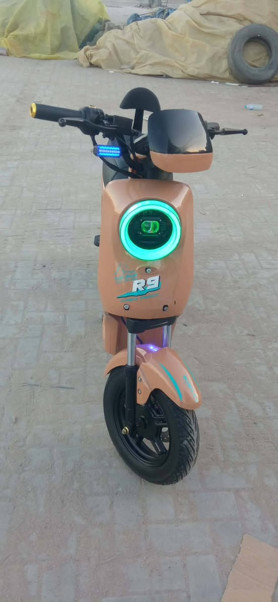 السلام عليكم
ار 9 مديل 26 الحديث 

5بطاريات دبل حجم كبير 32 امبير وينلي الاصلي 

4نمر سرعه 109 سرعه حقيقيه 70 

كهربائيات كلهه شغاله دبل اشاره لايت عالي وناصي اشاره يمنه ويسره هورن بلوتوث 
دراجه مستخدمه 20يوم فقط ماشيه 45كيلو  وياها سويجين وبصمه وكارت شاحنه رقميه الاصليه ابلاد 
بيع مستعجل السعر500  وبيها مجال قليل حك الجيه بيع مستعجل 
عنوان بصره دور الشرطه قرب المعارض الجديده على شارع القائد 
واتساب***********
