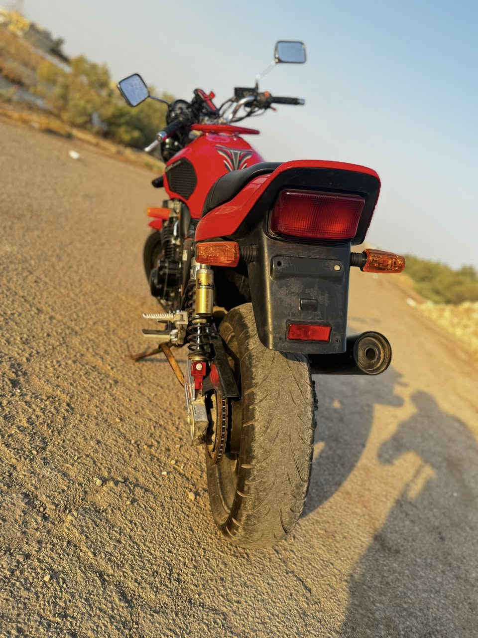 سيبي4 400cc ماشيه 68 الف
كفاله عامه من التاير للتاير ميحتاج احجي شي بعد 
مكاني بغداد بوبشام 
(***********)
