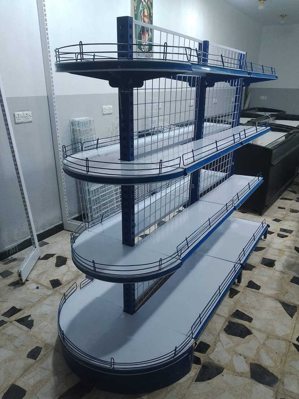 سفينه وصطيه ورفوف جداري تركي الثقيل وسلات جبس للبيع الشراي يتصل العنوان بغداد واكو توصيل ***********
