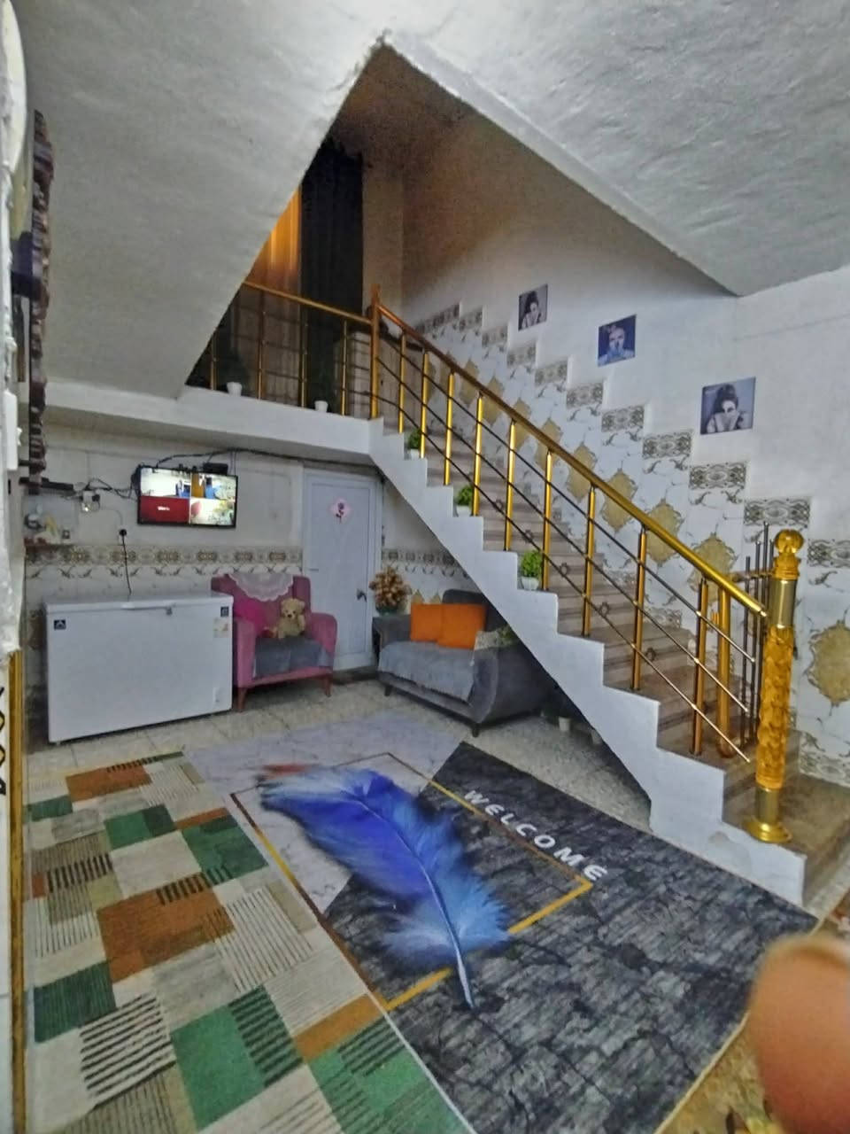 دار للبيع مساحه ١٤٠م البيت على ساحه ونظيف جدا حي الجواد قرب جامع المتقين قريب من  شارع تجاري السعر مناسب جدا للاستفسار ***********
