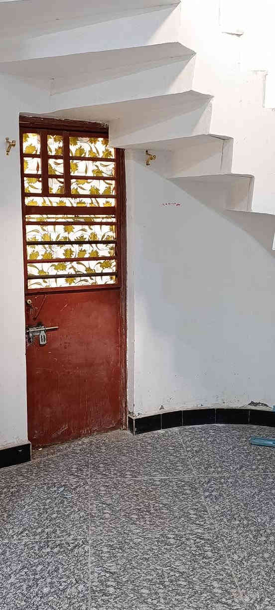 🏠 بيت حديث للبيع - أبو الخصيب (أبو كوصره)
الموقع: سنتر طه ، قريب من المدارس، 
على 
شارع 12 متر.
سنة البناء: 2024 (بناء جديد).
مساحه البيت 200متر 
التفاصيل: غرفتين نوم +
 استقبال (منفصل +كليدور) 
هول جبير 
درج حلزوني مرمر
ارضيه كرانيت 
+  حمام صحيات + داخلي وخارجي  
زراعي طابو اسم المشتري 

💰 السعر:
مع الأثاث: 110 مليون.
بدون أثاث: 100 مليون.
بي مجال 
📞 للاستفسار: *********** ابو الخصيب, البصرة
