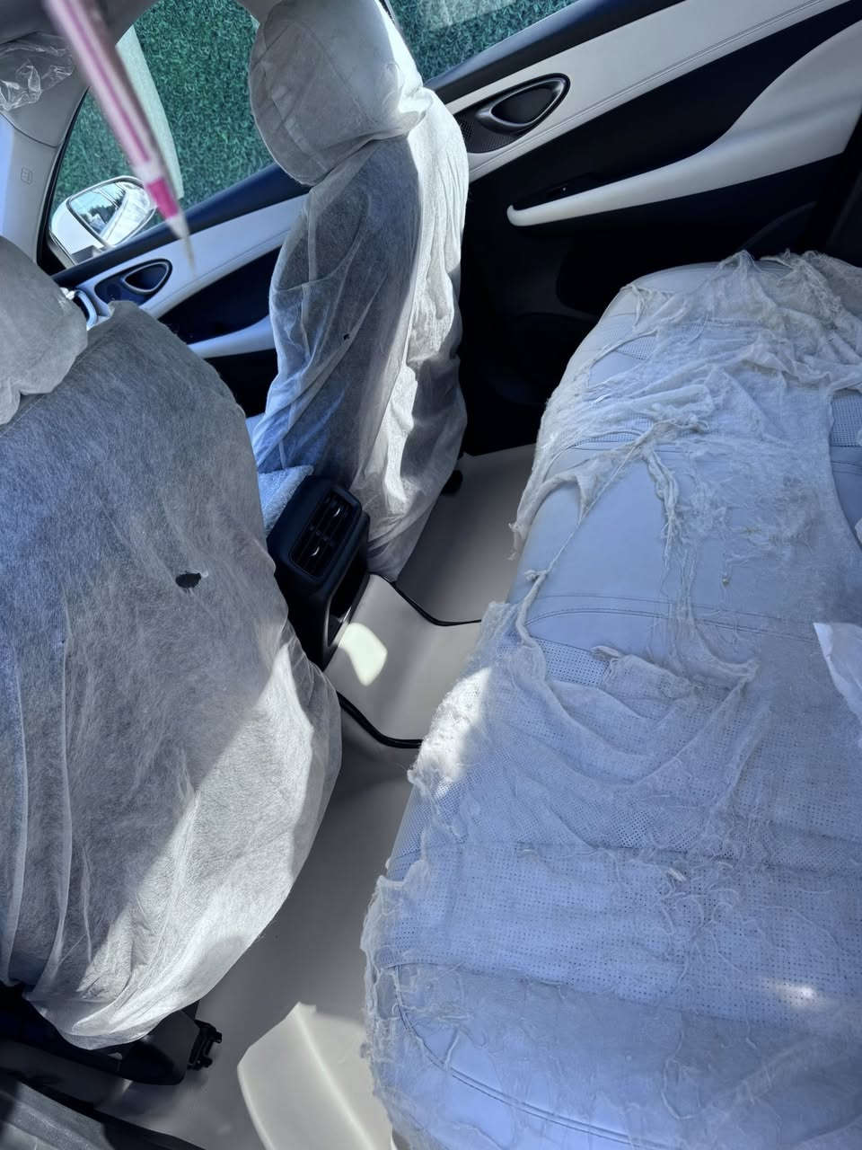 سلام عليكم بي وايدي مديل ٢٠٢٥ بعدهة بحالت الزيرو ماشية ٣٠٠٠ لف جديدة  وكفالة بيهة شخط خفيف جدن وما مبين واي ستفسار هاتف *********** مكان بغداد الشعب
