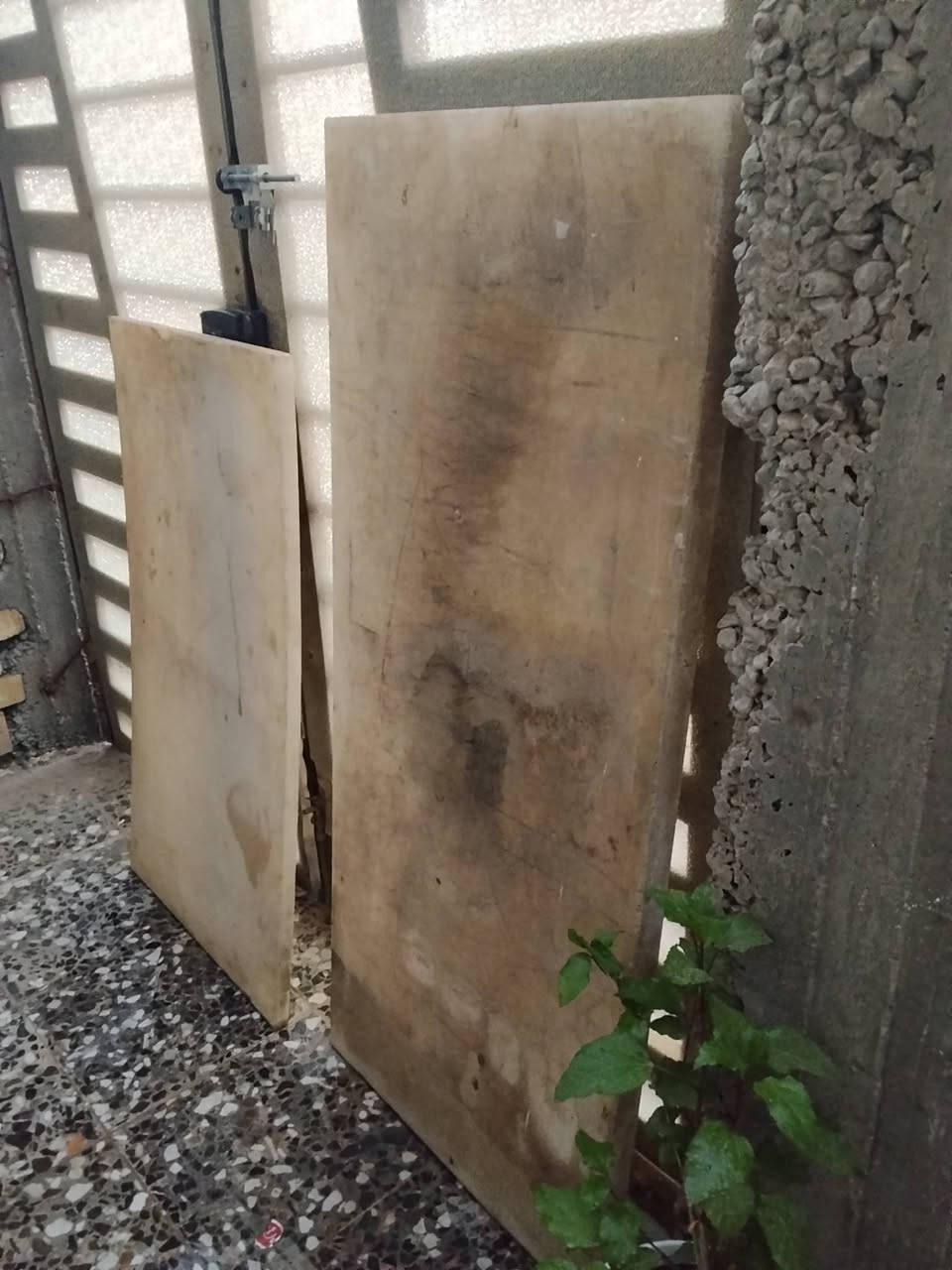 سلام عليكم اخوان تختات عملاقه قيم وخذ وعندي بلانكو ات ١٥ بلانكو صغير اتصل وتدلل ***********
