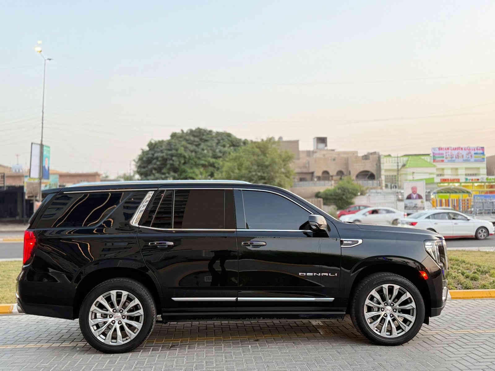 السلام عليكم للبيع GMC DENALI 2023خليجي
ماشيه 57 الف كيلو
رقم بغداد
سعره 60 وبيه مجال لشراي
لاستفسار ***********
مكان السيارة بغداد 
رقم بغداد
