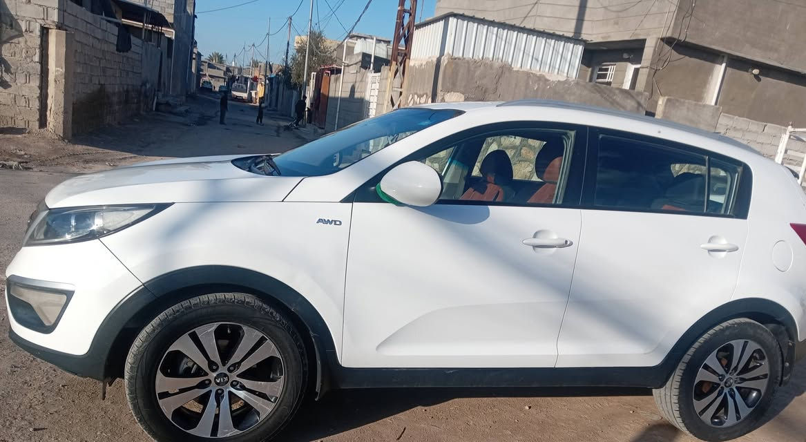 للبيع سبورتج 2014 خليجي رقم بابل السيارة جديدة بمعنه الكلمة كير وحدادية ومحرك
 خير من الله محرك ٢٠٠٠ دوش مكان السيارة 
بابل جبله  السعر ١٥٥ وبيهة مجال السيارة 
كفاله من الصبق والتبديل شرط السونار الاتصال 
***********
