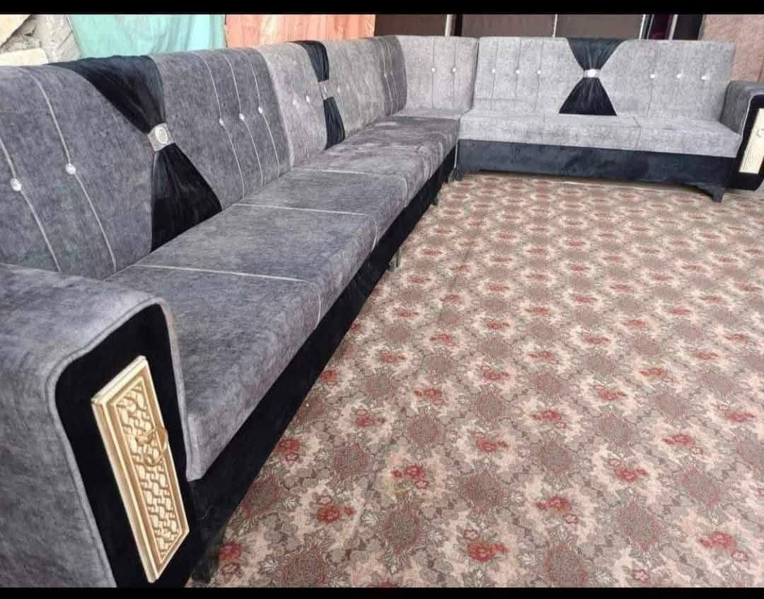 ديوان جديد درجة اولئ جميع القياسات والألوان متوفره يوجد توصيل جميع المحافظات تواصل و استفسار واتساب ***********
