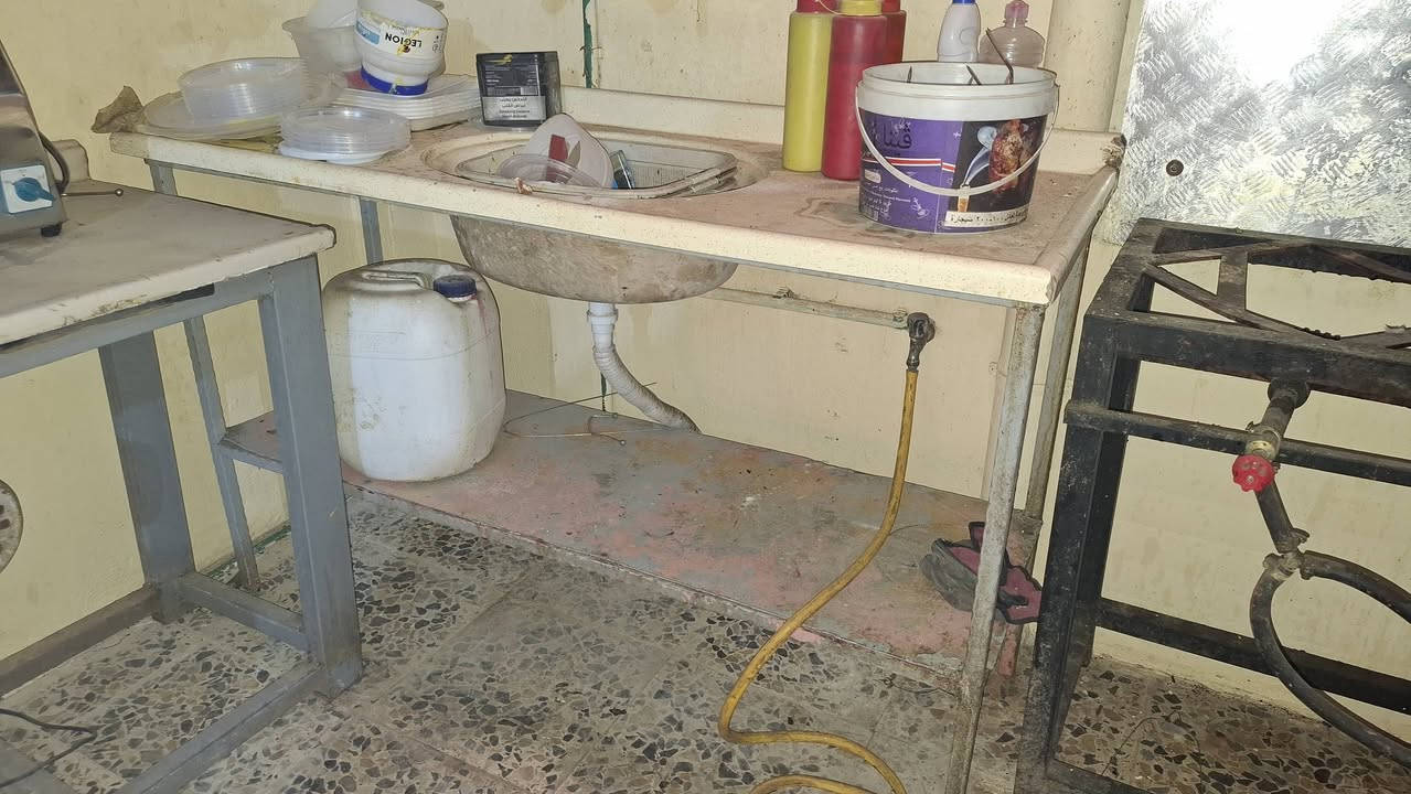 غراض مطعم كامل للبيع الستفسار تعال خاص الموقع شارع حنون
***********
