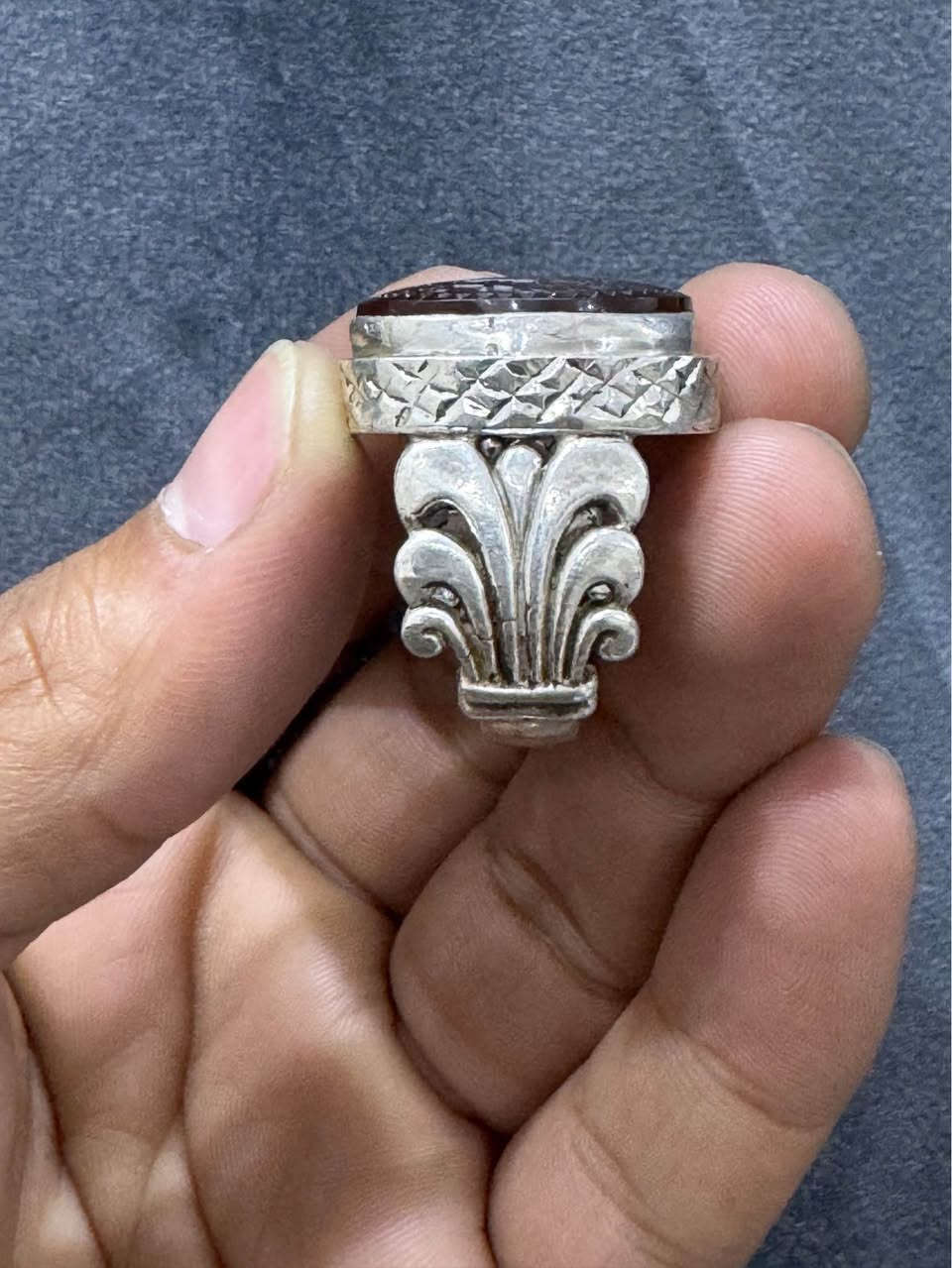 اللهم صل على محمد وال محمد
خاتم عقيق يماني كرزي
مخطوطه / حرز السيد علي القاضي
قطعه في منتهى الجمال 
مصاغ يدوي فضه عيار 925
مقاس الخاتم يلبس 18/19
يوجد توصيل كافة المحافضات البصرة, العراق


**إذا كنت صاحب هذا الإعلان وتريد حذفه لأي سبب، رجاءا أرسل رسالة إلى الدعم الفني**