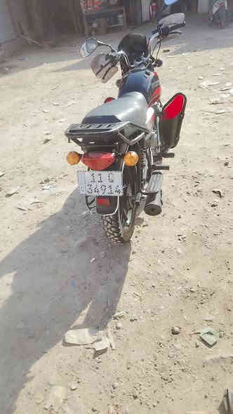 السلام عليكم شباب بوكسر للبيع مديل ٢٢ الدراجه مكفوله مكينته مابيه اي نقص مامشتغله دلفري استعمال شخصي مرقمه بسمي هزه جديده يعني ميحتاجله هزه كبل تحول الدراجه جديده كلش مكاتي الدوره ابو دشير الاستفسار تصل ***********
