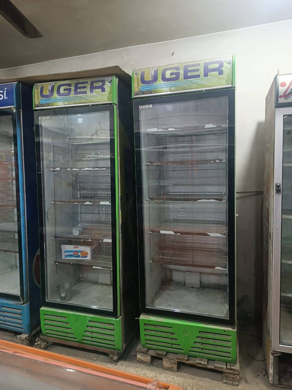 للبيع تصفيه محل الرفوف والبرادات وكل شي يخص المحل ..التواصل مع هذا الرقم ***********
