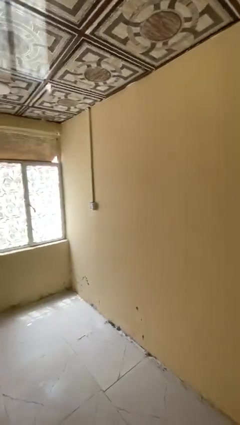 بيت للبيع شارع السوك قرب اسواق مشمشه 50متر البناء بلوك غرفة نوم وصالة ومطبخ وصحيات وطرمه بسعر 24مليون .
استفسار اكثر مراجعة مكتب حازم البديري 
***********
