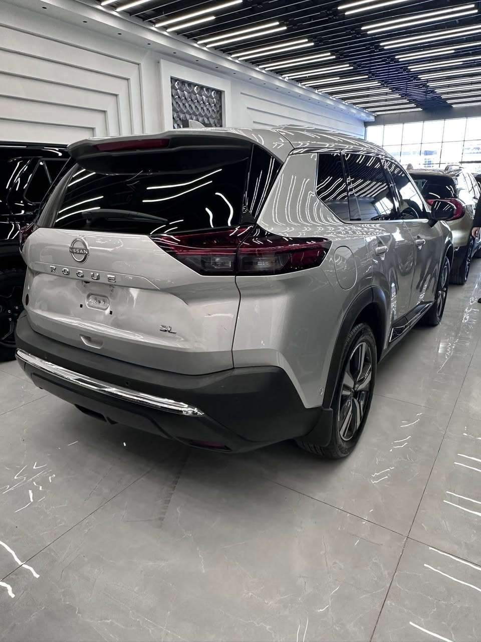 نيسان روج موديل ٢٠٢٣ مواصفات SL فول فول ماشية ١٦ الف سيارة كلين بدون صبغ بدون تعديل بدون رقم شانصي موجود ايرباك سعر ١٨٨ ورقة مكان السيارة اربيل *********** آسيا *********** كورك
