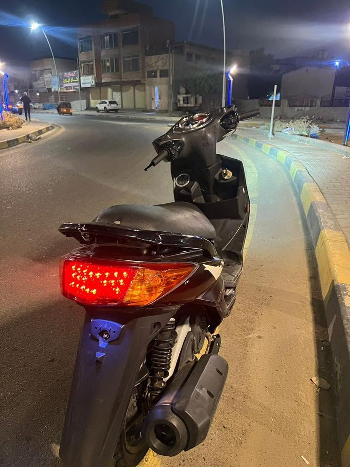 سلام عليكم سكنس فحل نوزل للبيع مكينه 58 بلاديه  الدراجه كامله مكمله كهربائياتهة بيه لايت زنون قوي واشابر برتقاليه شلعه ومعدل الدراجه اتخبل احله من الصور نكره سلف بكل وقت السعر ب 900 للاستفسار *********** متواجد واتساب
