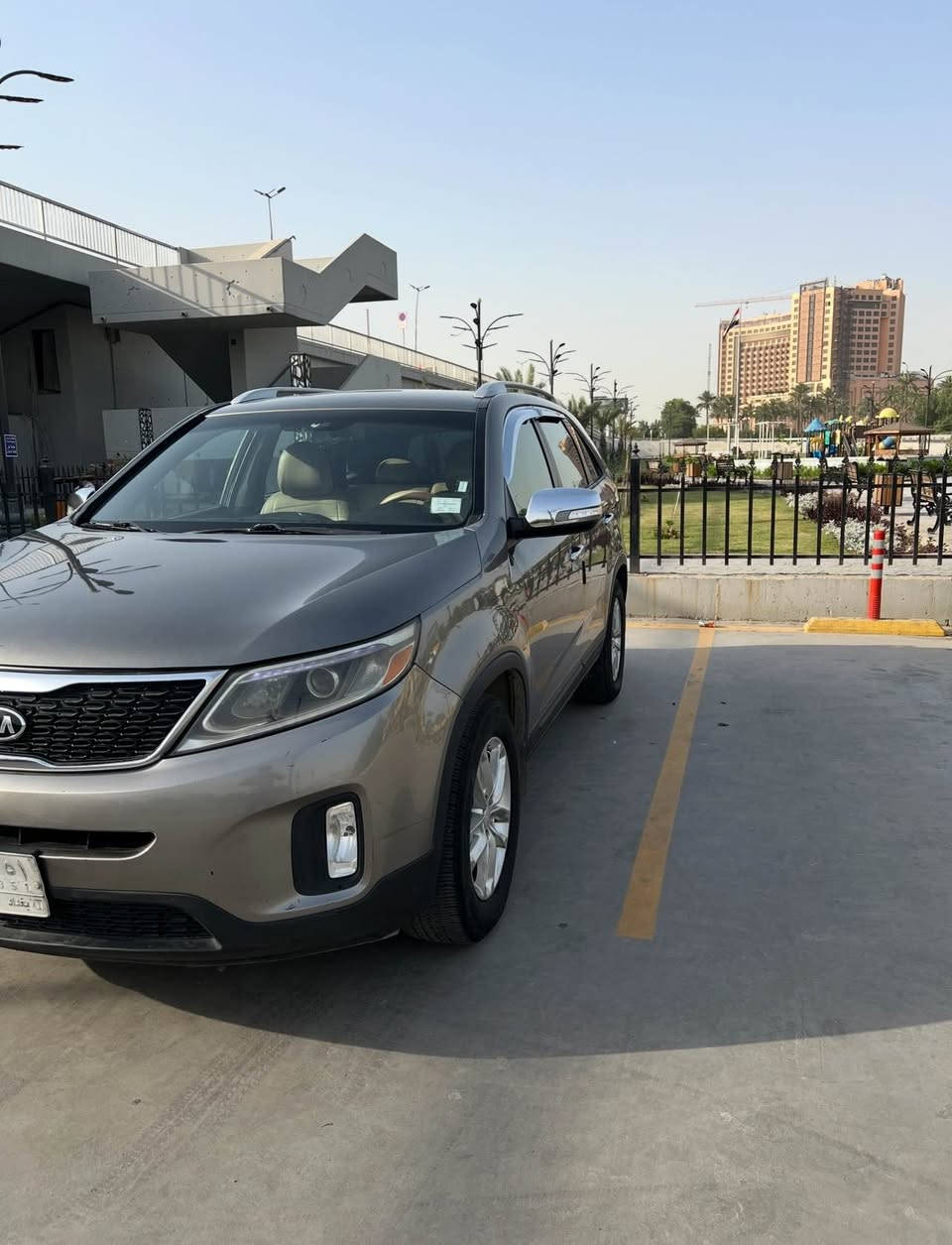 السلام عليكم 
كيا سورنتو 2014 وارد امريكي
رقم بغداد بأسمي 
المواصفات 
شاشة لمس صغيرة 
كشنات وارضية جلد
كامرة خلفية
بردات خلفية
تحكمات ستيرن
تدفئة بالكراسي
اشاير بالمري 
لايتات لد
حساسات
محرك 2400 
5 راكب 
تايرات جديدة
باتري جديد 
صدر امامي وخلفي جديد 
يدات نيكل 
حادثها ضربة خفيفة بالصندوق 
+هنا صار بيها بارد بحافة الباب الخلف السائق
تحويل ثاني يوم
*********** موجود اتصال او واتساب
السعر 180 ورقة وبيها مجال بغداد, العراق
