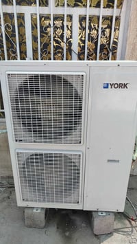 يورك • ٤ طن • نظيف