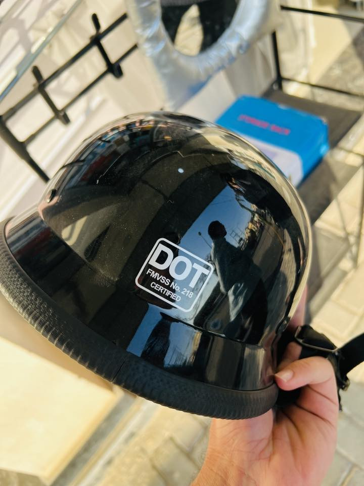 السلام عليكم ورحمة الله وبركاته عندي ذني خوذ لعشاق الكلاسك باله اصليات لون اسود طافي  ولون اسود لامع
كلش نظيفات وقطع نوادر 
سعر القطعه 45 الف وبيها مجال 
الله شاهد قطع نظيفه وخدمة توصيل موجوده
موجود واتساب ***********
