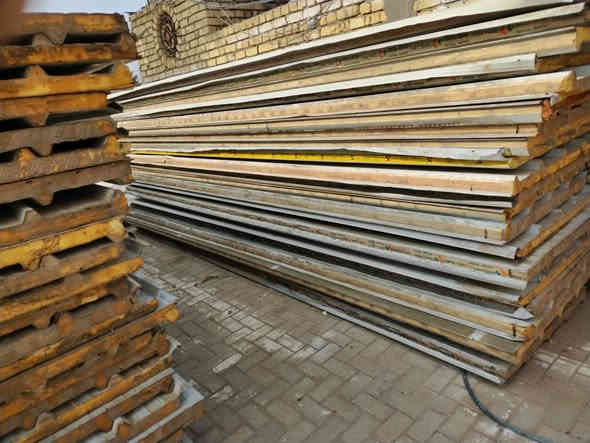 السلام عليكم سندويج مستخدم للبيع الستفسار على هاذه الرقم *********** ***********
