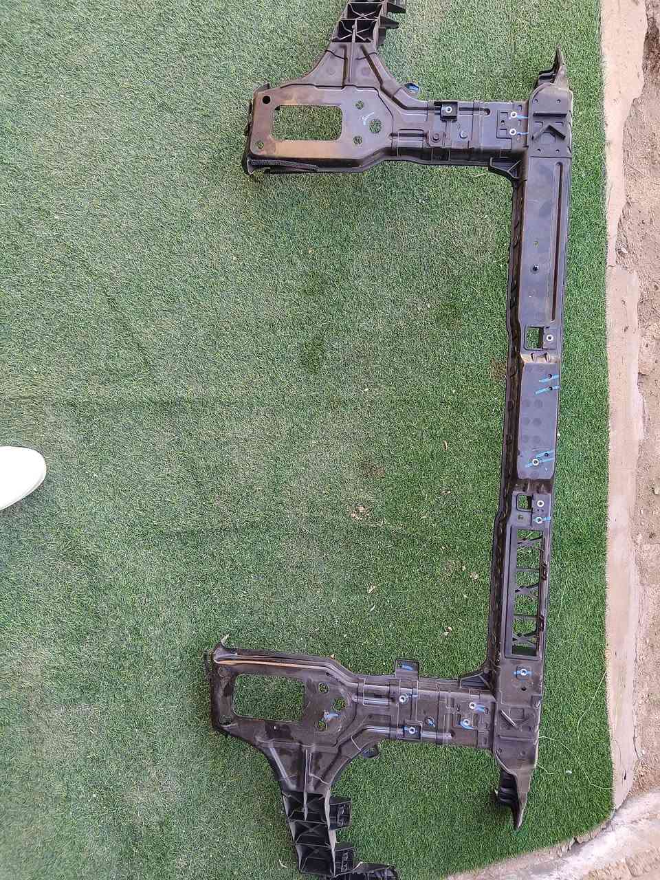 السلام عليكم للبيع (بدنه)
تفصيخ مو تجاري 
كيا توليرايد بيه عواج شويه مبين بالصور 
***********
