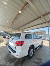 سيكويا 2009 بيها بس جاملغ عكس سايق ( لأيمن) طگ تاير وتعدل الجاملغ نفسه...