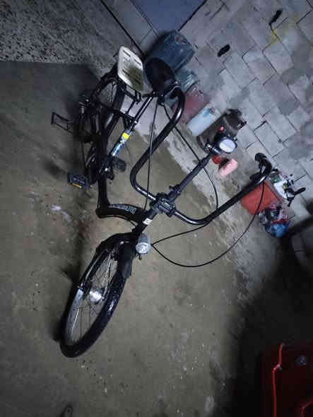 السلام عليكم بايسكل برجستون للبيع بايسكل كامل السعر ١٥٠ وبي مجال لشراي المكان بغداد  المشتل الشراي يتصل عل رقم ورجائن المو شراي لا يتعبني ***********
