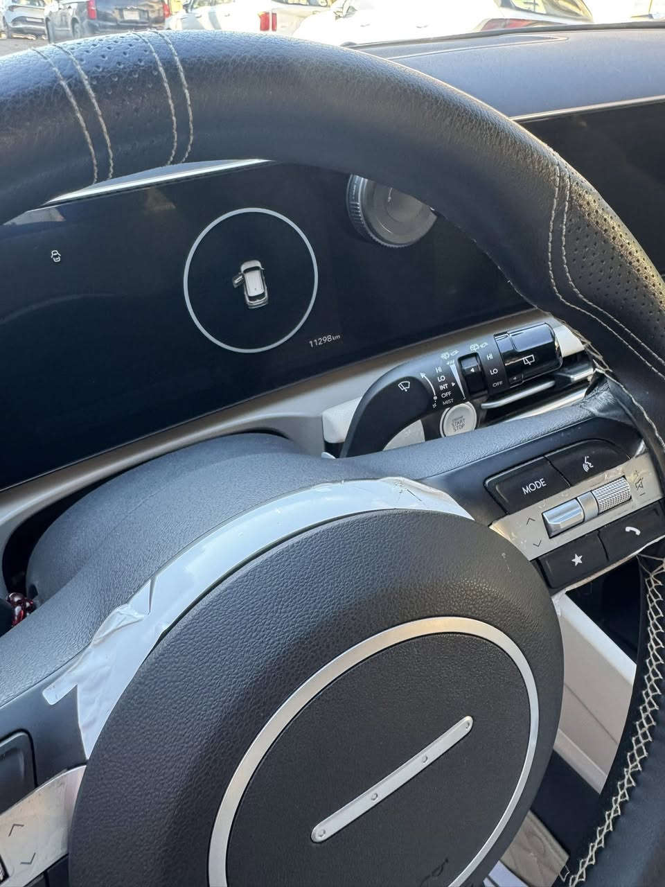 السلام عليكم توسان موديل 2025 ماشيه 11 الف ضمان الساك توكلر تبريد  كشن جنطه كهرباء كشنن كهرباء 2 لد امامي ولد خلفي وبصمه فول عدا البنورما باسمي تحويل مباشر 
السعر 249 $ للاتصال *********** 
المكان الوزيريه
