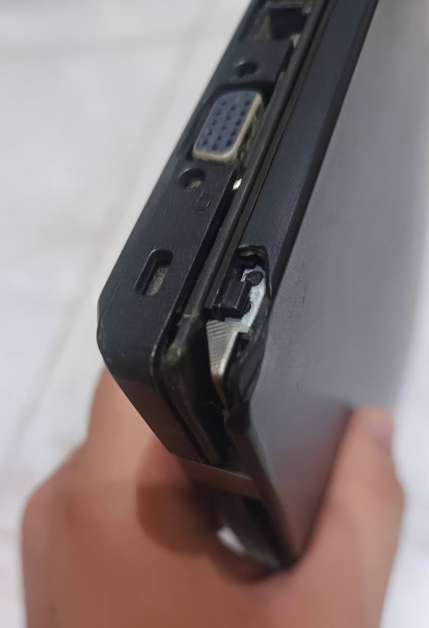 لينوڤا ثنك باد L460 الجيل 6 رام 8 هارد 128ssd الجهاز بي كسر من الحاف بالطار مال الشاشه مآثر على الشاشه ابد ولا البورده الجهاز نظيف كلش ويا شاحنته الاصليه الجهاز يجي وياه ماس باود و ماوس و جنطه سعر الجهاز 140 قفل العنوان بغداد الكراده رقمي***********
