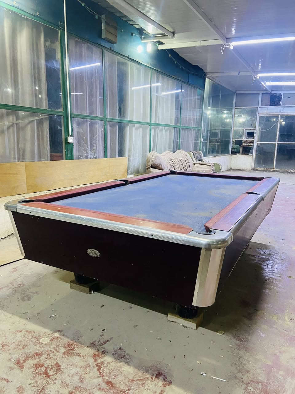 السلام عليكم ميز بليارد للبيع مع طوب وقماش جديد وكيوبات عدد ثنين مكان بابل الاسكندريه الحصوه ملعب فتحي السعر الاتصال على رقم ***********
