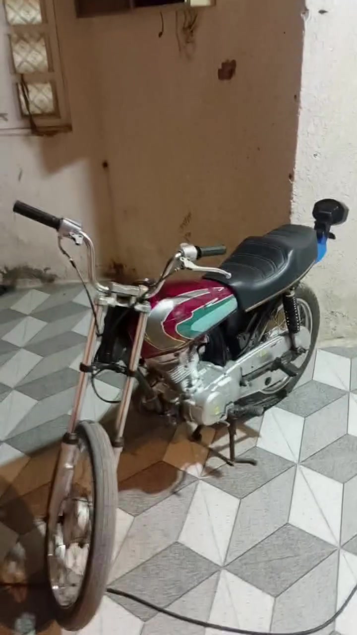 سلام عليكم دراجه للبيع ادوات مكفوله من السرقه السعر550ابو الخصيب حمدان الرقمم***********
