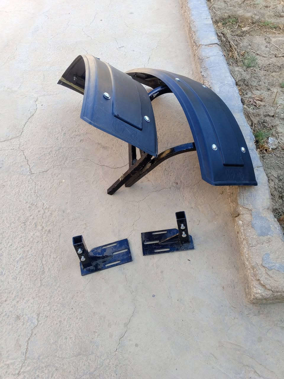 سلام عليكم جاملغات للبيع ما مستخدمات مع جرار مستخدم يشتغلن اسبوعيه وفورگسن التصال ***********
