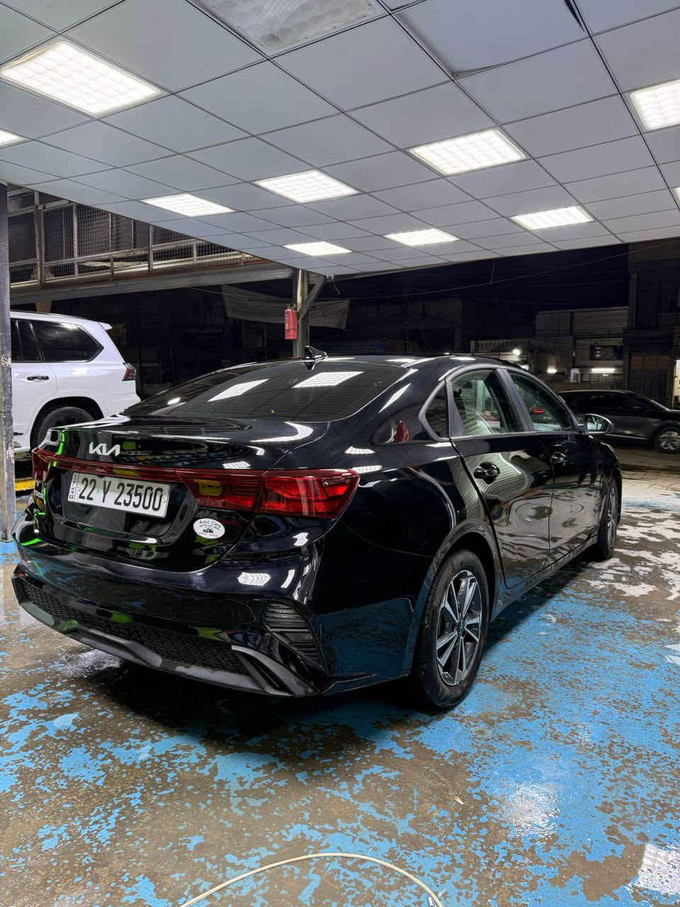 السلام عليكم 
كيا فورتي 2024 
بسعر مناسب اتصال وسهل ايرباك فقط استيران 
حادثه بسيط جاملغ وباب وحافه باب فقط يعني قطعتين صبغ بچم كبس ع وضع شركه سياره بدون اي نقص ماشيه 38 ميل فقط نص مواصفات 
مكاني بغداد جديده موبايل *********** بغداد, العراق
