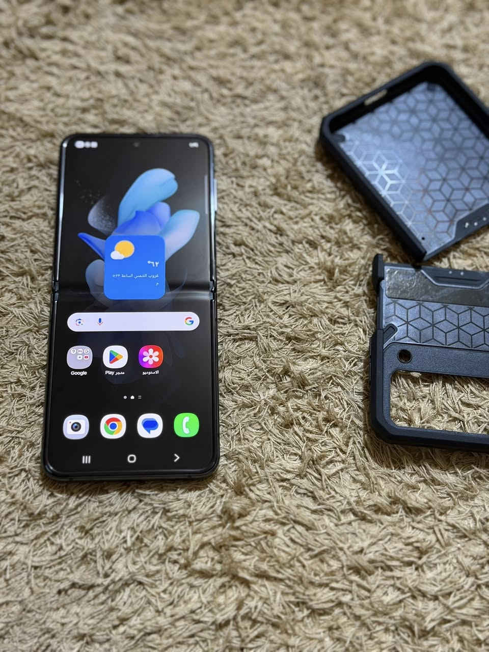 يا الله 
شباب نشرت هذني الموبايلات الي ما يعرف بيهن لينطي سعر وهوا ميشتري ف فردتهن وراح انشرهن كل واحد بمنشور
زت فلب 4 ذاكرة 256 جهاز جديد كلش مثل مجاي تشوف 
فقط فقط  السيم كارت ميشتغل لازم ينفتح بالحاسبه 
خلي سعر معقول وبالعافية واكو ناس تكول يدور تعليقات وميبيع
شنو فايدة التعليقات ف الي اريده منك لتعلق اذا يفيدك 
 خابرني او راسلني واتساب ***********
