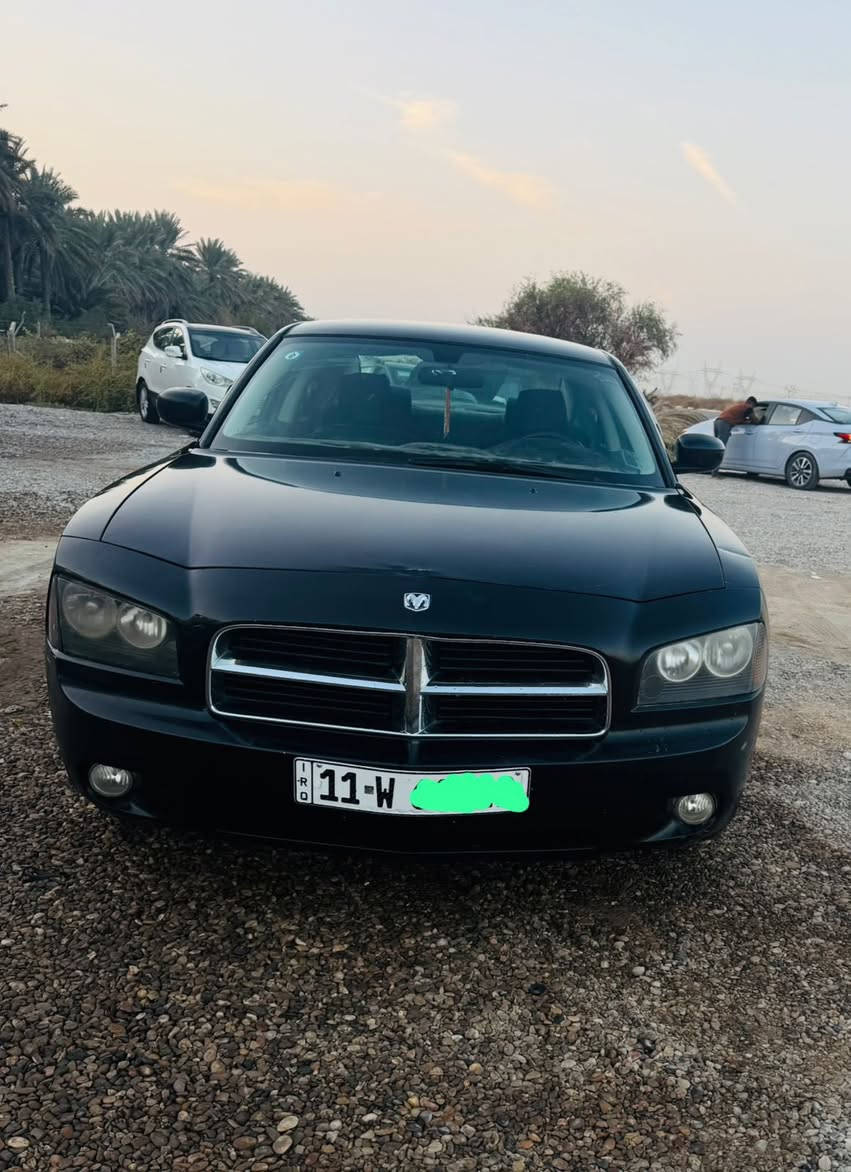 جارجر 2010 وارد خليجي 

مكينه وكير تبريد مكفولات تخم تاير صدوره مكفول 

بيها فقط باب صبغ اثر شخط مبين بلسونار 

سياره مابيها كل نقص رقم بغداد دولي سنويه 29

السعر 115 وبيها مجال وترهم مراوس 

مكاني ديالى الخالص استفسار اكثر ***********
