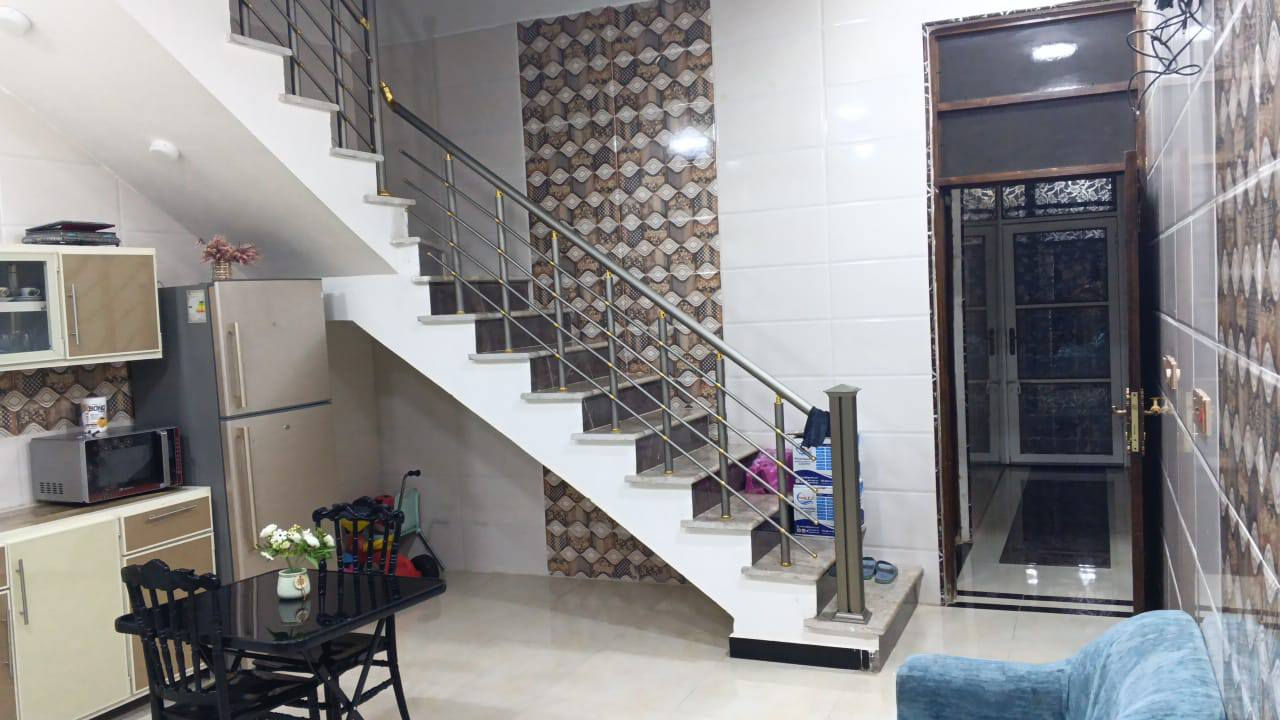 100م شارع 12 عميشه مدخل دلاليه محمد الاماره طابق طرمه استقبال مطبخ +هول مفتوح صحيات مطبخ حار بالترك غرفه +بيتونه متكامله مع حمام السطح كامل اشتايكر رقم العقار 8852 للاستفسار الاتصال ***********
